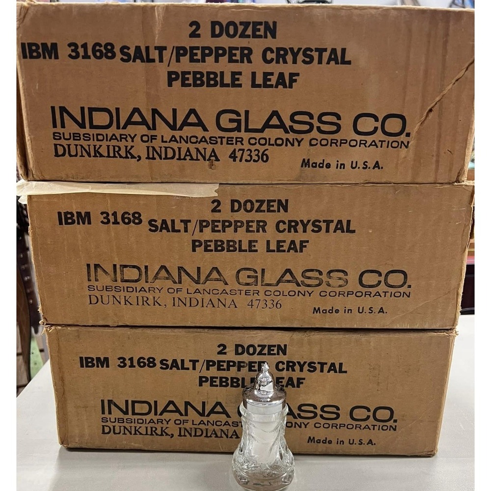 Vintage Indiana Glass Crystal Pebble Leaf Salt Pepper Shaker